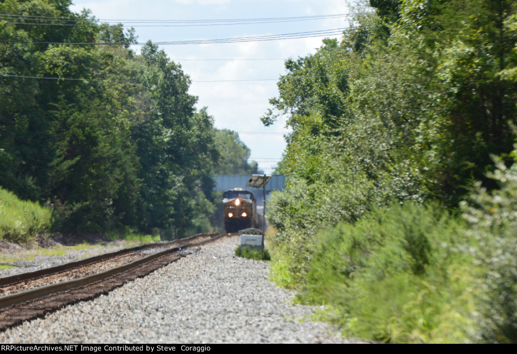 CSX I 032 Approaching Sunnymead Road Grade Crossing